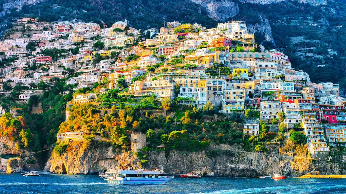 Positano a piedi: i percorsi più belli tra vicoli, scale e panorami